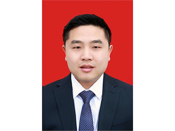 周育辉 中共党员