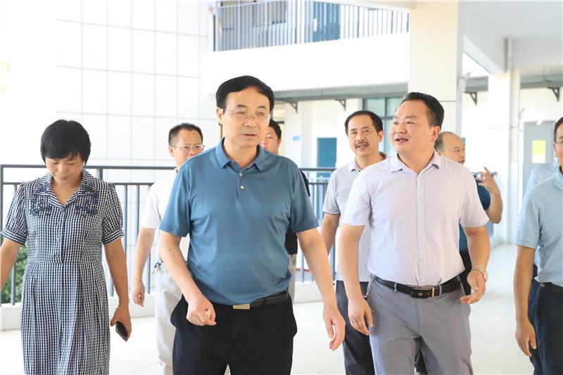县委副书记、县长陆志前一行莅临我校调研指导工作